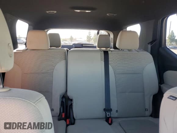 ✅ 2023 Chevrolet Traverse LS • VIN: 1GNERFKW1PJ144698 • Lot: 82532785. Wystawiony na Copart z przebiegiem 20 493 mil. Bezpłatny archiwum sprzedaży aukcyjnych z USA i szczegółowy raport historii pojazdu na DreamBid. Zdjęcie 10.