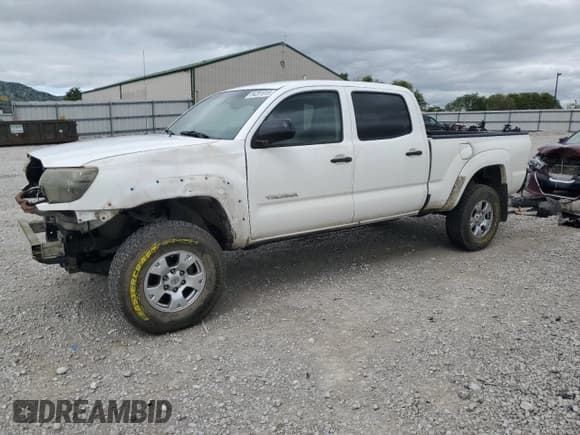 ✅ 2013 Toyota Tacoma • VIN: 3TMMU4FN3DM059272 • Лот: 84201915. Опубликован ранее на Copart с пробегом 189 678 миль. Бесплатный доступ к архиву аукционных продаж из США и подробный отчёт об истории автомобиля на DreamBid. Изображение 1.