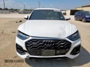 ✅ 2024 Audi Q5 S line Premium Plus • VIN: WA1EAAFYXR2081770 • Lot: 84639145. Wystawiony na Copart z przebiegiem Nie podano. Bezpłatny archiwum sprzedaży aukcyjnych z USA i szczegółowy raport historii pojazdu na DreamBid. Zdjęcie 5.