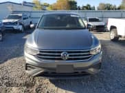 ✅ 2023 Volkswagen Tiguan SE • VIN: 3VVMB7AX5PM037828 • Lot: 82178305. Wystawiony na Copart z przebiegiem 38 953 mil. Bezpłatny archiwum sprzedaży aukcyjnych z USA i szczegółowy raport historii pojazdu na DreamBid. Zdjęcie 5.