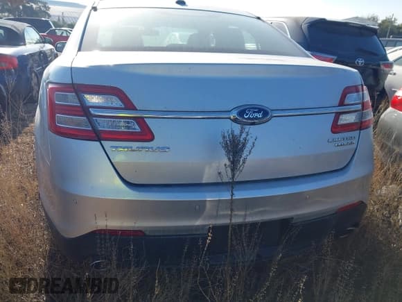 ✅ 2014 Ford Taurus Limited • VIN: 1FAHP2F88EG174989 • Lot: 43394013. Wystawiony na IAAI z przebiegiem 146 400 mil. Bezpłatny archiwum sprzedaży aukcyjnych z USA i szczegółowy raport historii pojazdu na DreamBid. Zdjęcie 12.