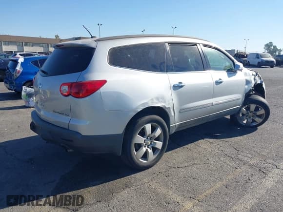 ✅ 2009 Chevrolet Traverse LTZ • VIN: 1GNEV33D39S156064 • Лот: 43150802. Опубликован ранее на IAAI с пробегом 251 941 миль. Бесплатный доступ к архиву аукционных продаж из США и подробный отчёт об истории автомобиля на DreamBid. Изображение 4.