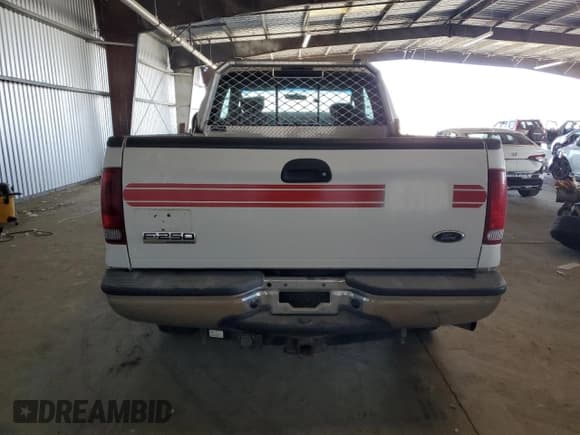 ✅ 2006 Ford F-250 XL • VIN: 1FTSX21556EC13404 • Lot: 66828195. Wystawiony na Copart z przebiegiem 107 086 mil. Bezpłatny archiwum sprzedaży aukcyjnych z USA i szczegółowy raport historii pojazdu na DreamBid. Zdjęcie 6.