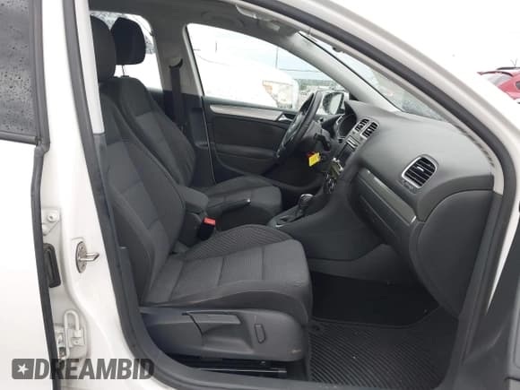 ✅ 2014 Volkswagen Golf • VIN: WVWDB7AJ5EW007199 • Lot: 42473466. Listed on IAAI with 135,174 mi. Free auction sales archive from the USA and detailed vehicle history report at DreamBid. Image 5.