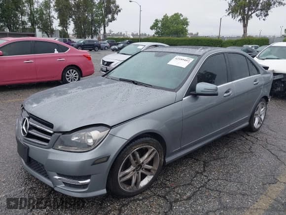 ✅ 2014 Mercedes-Benz C 250 Sport • VIN: WDDGF4HBXEG253583 • Lot: 42189407. Wystawiony na IAAI z przebiegiem 134 896 mil. Bezpłatny archiwum sprzedaży aukcyjnych z USA i szczegółowy raport historii pojazdu na DreamBid. Zdjęcie 18.