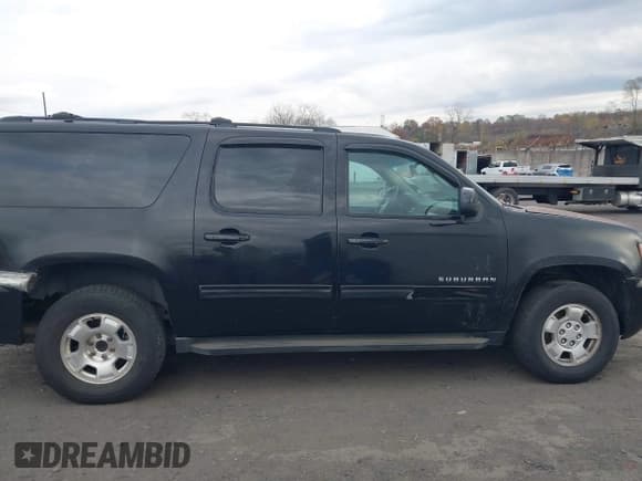 ✅ 2012 Chevrolet Suburban LT • VIN: 1GNSKJE70CR135971 • Lot: 43662992. Wystawiony na IAAI z przebiegiem 550 591 mil. Bezpłatny archiwum sprzedaży aukcyjnych z USA i szczegółowy raport historii pojazdu na DreamBid. Zdjęcie 13.