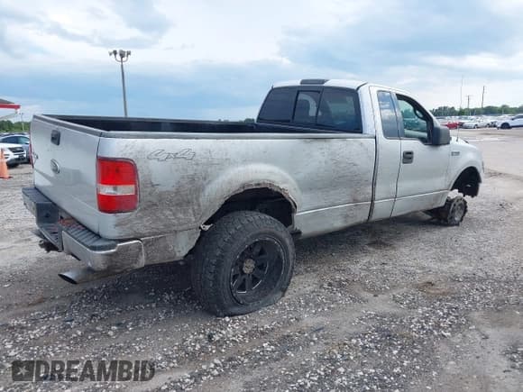 ✅ 2004 Ford F-150 XL • VIN: 1FTRF14W24NB71321 • Lot: 42968586. Listed on IAAI with 235,691 mi. Free auction sales archive from the USA and detailed vehicle history report at DreamBid. Image 4.