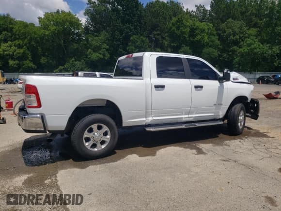 ✅ 2024 Ram 2500 Big Horn • VIN: 3C6UR5DJ7RG285920 • Lot: 62305525. Wystawiony na Copart z przebiegiem 35 802 mil. Bezpłatny archiwum sprzedaży aukcyjnych z USA i szczegółowy raport historii pojazdu na DreamBid. Zdjęcie 3.