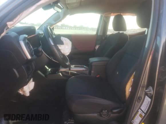 ✅ 2019 Toyota Tacoma SR5 • VIN: 5TFAX5GN3KX140441 • Lot: 91330725. Listed on Copart with 184,568 mi. Free auction sales archive from the USA and detailed vehicle history report at DreamBid. Image 7.