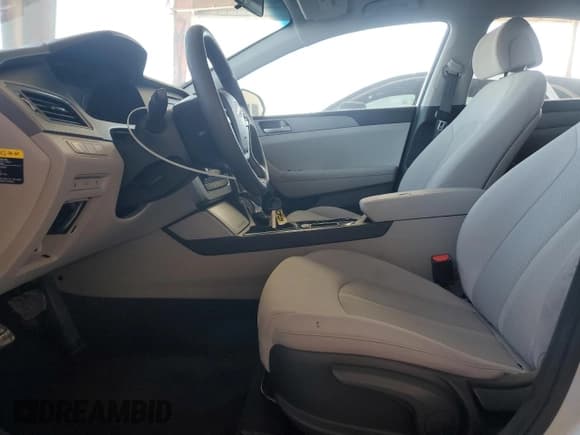 ✅ 2017 Hyundai Sonata 2.4L • VIN: 5NPE24AF8HH583717 • Лот: 90850495. Опубликован ранее на Copart с пробегом 82 876 миль. Бесплатный доступ к архиву аукционных продаж из США и подробный отчёт об истории автомобиля на DreamBid. Изображение 7.