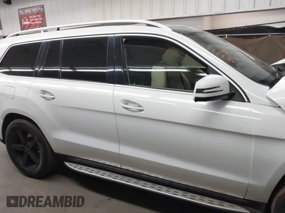 ✅ 2018 Mercedes-Benz GL 450 • VIN: 4JGDF6EE6JA998590 • Лот: 41979357. Опубликован ранее на IAAI с пробегом Не указан. Бесплатный доступ к архиву аукционных продаж из США и подробный отчёт об истории автомобиля на DreamBid. Изображение 13.