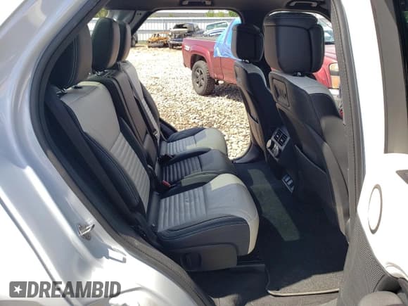 ✅ 2023 Land Rover Discovery HSE R-Dynamic • VIN: SALRM4EU1P2483388 • Lot: 57518074. Wystawiony na Copart z przebiegiem 18 063 mil. Bezpłatny archiwum sprzedaży aukcyjnych z USA i szczegółowy raport historii pojazdu na DreamBid. Zdjęcie 10.