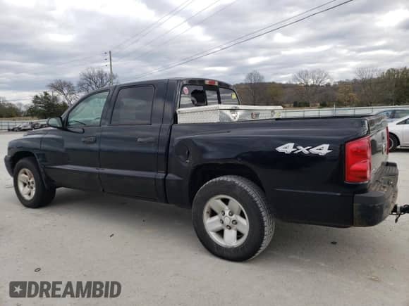 2005 Dodge Dakota ST z VIN 1D7HW28K55S265016, wystawiony jako Copart lot #81959724 z przebiegiem 154 306 mil mil oraz Czysty tytuł • Clean title. Historia ofert i sprzedaży dostępna na DreamBid. Obrazek 2.