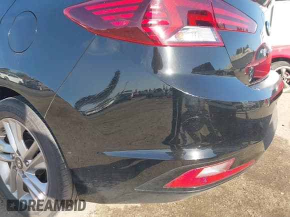 ✅ 2020 Hyundai Elantra Value Edition • VIN: 5NPD84LF8LH518088 • Lot: 43401885. Listed on IAAI with 89,460 mi. Free auction sales archive from the USA and detailed vehicle history report at DreamBid. Image 21.