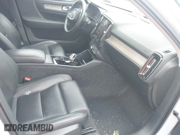 ✅ 2021 Volvo XC40 Inscription • VIN: YV4162UL6M2476490 • Lot: 42645379. Wystawiony na IAAI z przebiegiem 37 493 mil. Bezpłatny archiwum sprzedaży aukcyjnych z USA i szczegółowy raport historii pojazdu na DreamBid. Zdjęcie 5.