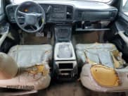 ✅ 2002 Chevrolet Suburban LT • VIN: 1GNEC16ZX2J327776 • Lot: 44775145. Wystawiony na Copart z przebiegiem 305 030 mil. Bezpłatny archiwum sprzedaży aukcyjnych z USA i szczegółowy raport historii pojazdu na DreamBid. Zdjęcie 8.