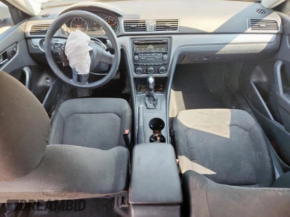 ✅ 2012 Volkswagen Passat S • VIN: 1VWAH7A34CC064749 • Лот: 68156095. Опубликован ранее на Copart с пробегом 177 879 миль. Бесплатный доступ к архиву аукционных продаж из США и подробный отчёт об истории автомобиля на DreamBid. Изображение 8.