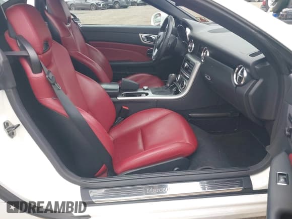 ✅ 2013 Mercedes-Benz SLK 250 • VIN: WDDPK4HA7DF053204 • Lot: 42613204. Wystawiony na IAAI z przebiegiem 38 675 mil. Bezpłatny archiwum sprzedaży aukcyjnych z USA i szczegółowy raport historii pojazdu na DreamBid. Zdjęcie 5.