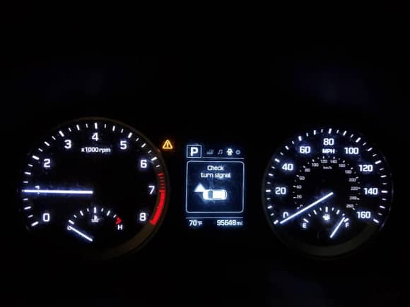 2017 Hyundai Tucson Sport z VIN KM8J33A24HU553893, wystawiony jako Copart lot #81850935 z przebiegiem 95 648 mil mil oraz Szkoda całkowita • Salvage title. Historia ofert i sprzedaży dostępna na DreamBid. Obrazek 9.