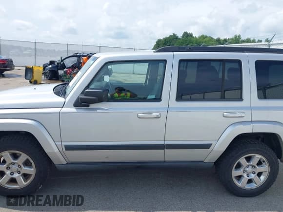 ✅ 2007 Jeep Commander Sport • VIN: 1J8HG48K67C633860 • Lot: 42670080. Wystawiony na IAAI z przebiegiem 227 412 mil. Bezpłatny archiwum sprzedaży aukcyjnych z USA i szczegółowy raport historii pojazdu na DreamBid. Zdjęcie 14.