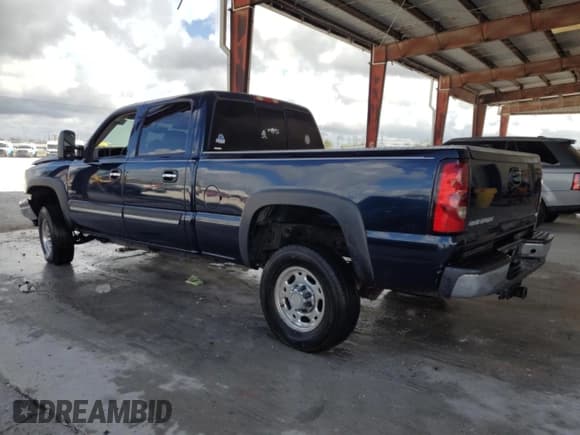 ✅ 2006 Chevrolet Silverado 2500HD LT1 • VIN: 1GCHC23D86F236745 • Лот: 43630855. Опубликован ранее на Copart с пробегом 267 072 миль. Бесплатный доступ к архиву аукционных продаж из США и подробный отчёт об истории автомобиля на DreamBid. Изображение 2.