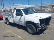 ✅ 2007 GMC Sierra 2500HD Work Truck • VIN: 1GDHC24K17E586069 • Lot: 42832256. Wystawiony na IAAI z przebiegiem 410 233 mil. Bezpłatny archiwum sprzedaży aukcyjnych z USA i szczegółowy raport historii pojazdu na DreamBid. Zdjęcie 1.