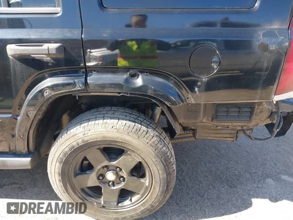 ✅ 2006 Jeep Commander • VIN: 1J8HG48K56C204031 • Lot: 42034851. Wystawiony na IAAI z przebiegiem 213 665 mil. Bezpłatny archiwum sprzedaży aukcyjnych z USA i szczegółowy raport historii pojazdu na DreamBid. Zdjęcie 6.