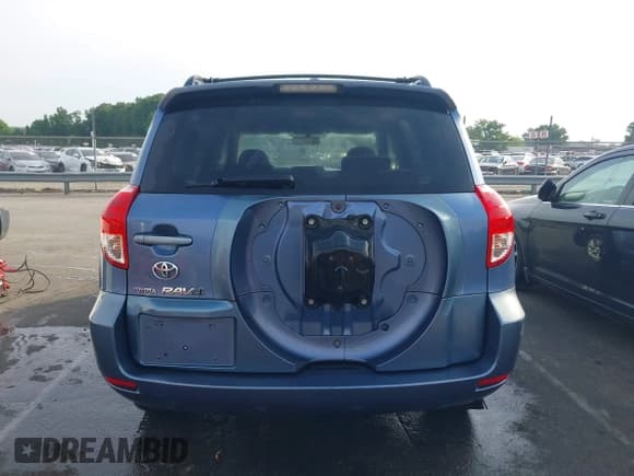 ✅ 2007 Toyota RAV4 • VIN: JTMZK33V876005173 • Lot: 42263972. Listed on IAAI with 185,918 mi. Free auction sales archive from the USA and detailed vehicle history report at DreamBid. Image 16.