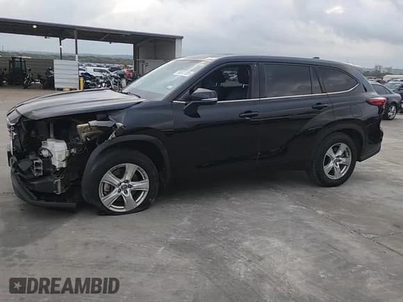 ✅ 2022 Toyota Highlander LE • VIN: 5TDZZRAH9NS095801 • Lot: 90337085. Listed on Copart with 97,752 mi. Free auction sales archive from the USA and detailed vehicle history report at DreamBid. Image 13.