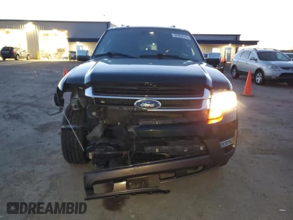 ✅ 2015 Ford Expedition XLT • VIN: 1FMJU1JT4FEF21401 • Lot: 91072175. Wystawiony na Copart z przebiegiem 227 858 mil. Bezpłatny archiwum sprzedaży aukcyjnych z USA i szczegółowy raport historii pojazdu na DreamBid. Zdjęcie 5.