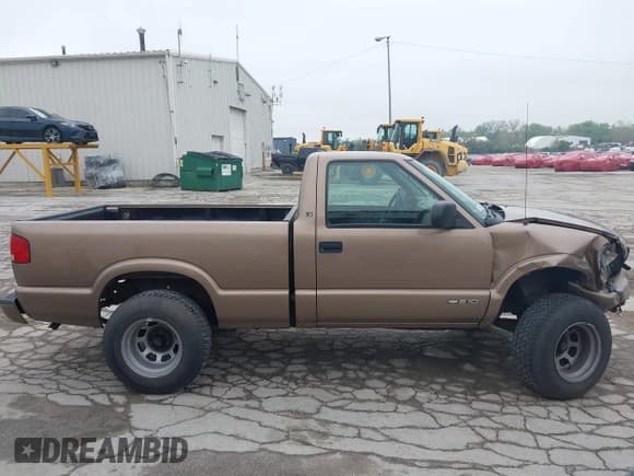 ✅ 2002 Chevrolet S-10 LS • VIN: 1GCCS145428125803 • Лот: 42187139. Опубликован ранее на IAAI с пробегом 203 368 миль. Бесплатный доступ к архиву аукционных продаж из США и подробный отчёт об истории автомобиля на DreamBid. Изображение 14.