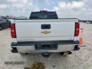 ✅ 2018 Chevrolet Silverado 2500HD LT • VIN: 1GC1CVEG9JF150203 • Lot: 70230545. Wystawiony na Copart z przebiegiem 110 978 mil. Bezpłatny archiwum sprzedaży aukcyjnych z USA i szczegółowy raport historii pojazdu na DreamBid. Zdjęcie 6.