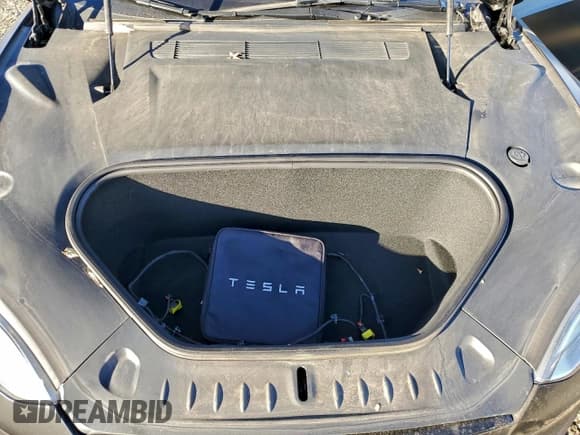 ✅ 2022 Tesla Model S • VIN: 5YJSA1E55NF464149 • Lot: 92847295. Wystawiony na Copart z przebiegiem 56 200 mil. Bezpłatny archiwum sprzedaży aukcyjnych z USA i szczegółowy raport historii pojazdu na DreamBid. Zdjęcie 11.