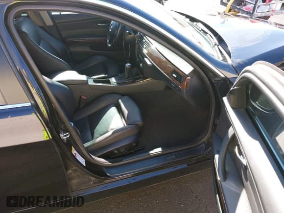 ✅ 2006 BMW 3 Series 330i • VIN: WBAVB33506KR81420 • Lot: 42086306. Listed on IAAI with 125,644 mi. Free auction sales archive from the USA and detailed vehicle history report at DreamBid. Image 5.