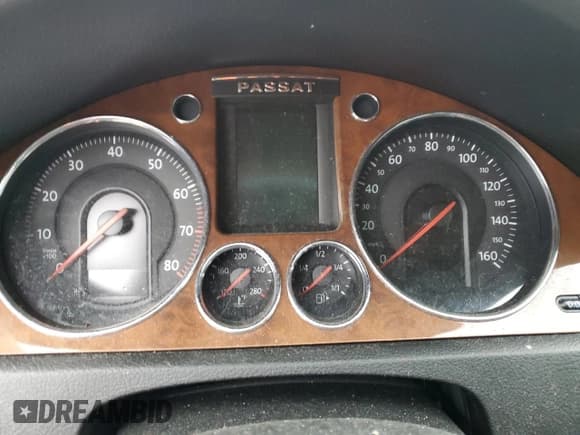 ✅ 2007 Volkswagen Passat • VIN: WVWTU73C27E074257 • Lot: 83247124. Wystawiony na Copart z przebiegiem Nie podano. Bezpłatny archiwum sprzedaży aukcyjnych z USA i szczegółowy raport historii pojazdu na DreamBid. Zdjęcie 9.