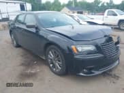 ✅ 2014 Chrysler 300 C John Varvatos Limited Edition • VIN: 2C3CCAJG4EH236969 • Lot: 42619408. Wystawiony na IAAI z przebiegiem 174 420 mil. Bezpłatny archiwum sprzedaży aukcyjnych z USA i szczegółowy raport historii pojazdu na DreamBid. Zdjęcie 1.