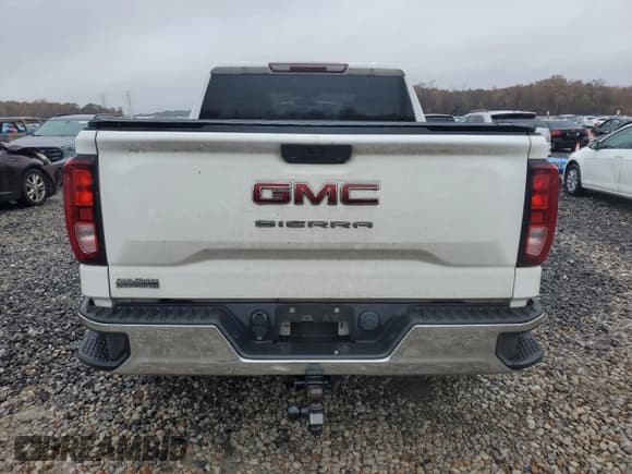 ✅ 2021 GMC Sierra 1500 • VIN: 3GTU9AEF4MG269064 • Lot: 93192555. Wystawiony na Copart z przebiegiem 126 138 mil. Bezpłatny archiwum sprzedaży aukcyjnych z USA i szczegółowy raport historii pojazdu na DreamBid. Zdjęcie 6.