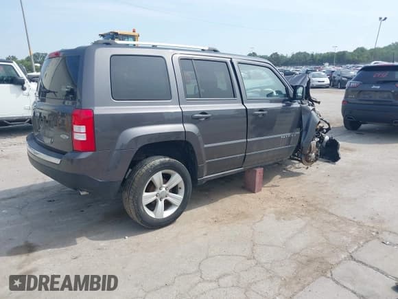 ✅ 2016 Jeep Patriot High Altitude • VIN: 1C4NJPFA2GD612411 • Lot: 42921391. Wystawiony na IAAI z przebiegiem 121 746 mil. Bezpłatny archiwum sprzedaży aukcyjnych z USA i szczegółowy raport historii pojazdu na DreamBid. Zdjęcie 4.