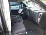 2018 Chevrolet Silverado 1500 LT z VIN 1GCRCREH9JZ111046, wystawiony jako IAAI lot #42837741 z przebiegiem 82 591 mil mil oraz . Historia ofert i sprzedaży dostępna na DreamBid. Obrazek 5.