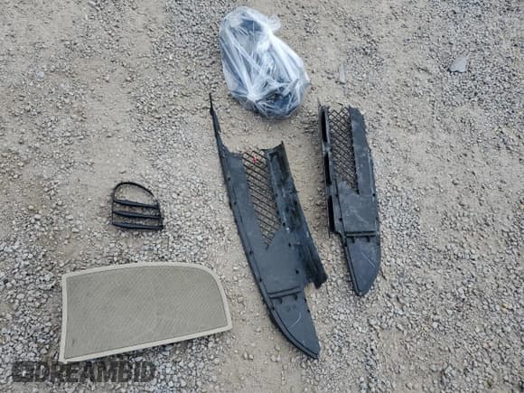 ✅ 2004 BMW Z4 2.5i • VIN: 4USBT33504LS52564 • Lot: 70201134. Wystawiony na Copart z przebiegiem 157 998 mil. Bezpłatny archiwum sprzedaży aukcyjnych z USA i szczegółowy raport historii pojazdu na DreamBid. Zdjęcie 14.