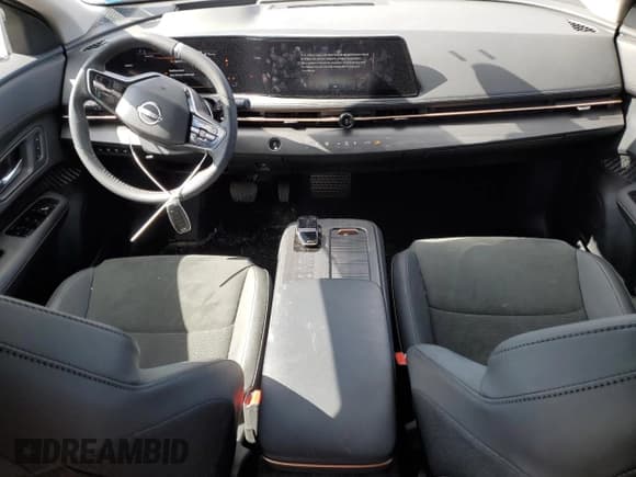 ✅ 2024 Nissan ARIYA Empower+ • VIN: JN1BF0BA9RM431748 • Lot: 47842395. Wystawiony na Copart z przebiegiem 6 189 mil. Bezpłatny archiwum sprzedaży aukcyjnych z USA i szczegółowy raport historii pojazdu na DreamBid. Zdjęcie 8.