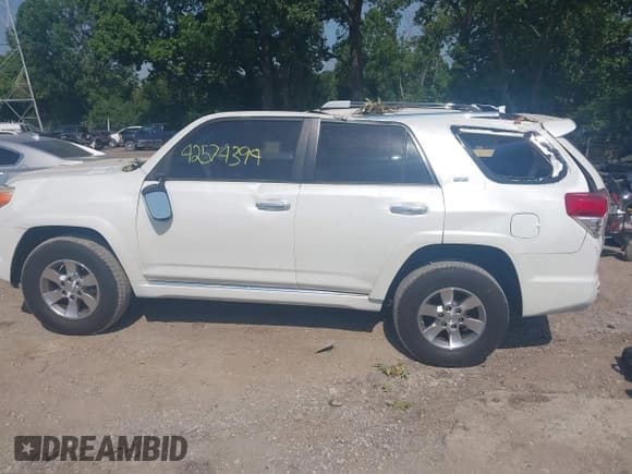 ✅ 2011 Toyota 4Runner Trail • VIN: JTEBU5JR9B5068323 • Лот: 42574394. Опубликован ранее на IAAI с пробегом 236 416 миль. Бесплатный доступ к архиву аукционных продаж из США и подробный отчёт об истории автомобиля на DreamBid. Изображение 14.