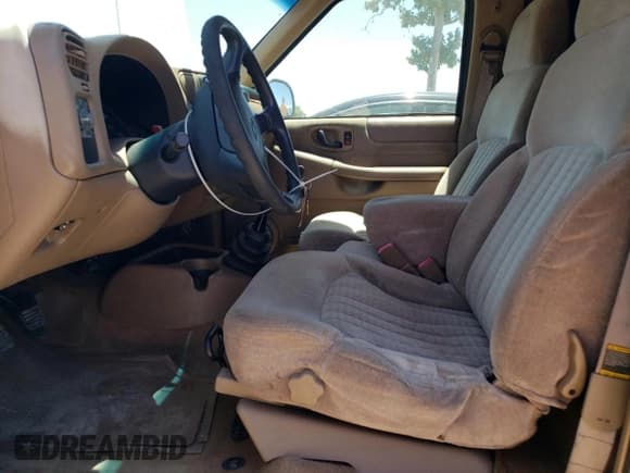 ✅ 1998 Chevrolet S-10 LS • VIN: 1GCCS1443WK209482 • Лот: 60480634. Опубликован ранее на Copart с пробегом 126 552 миль. Бесплатный доступ к архиву аукционных продаж из США и подробный отчёт об истории автомобиля на DreamBid. Изображение 7.