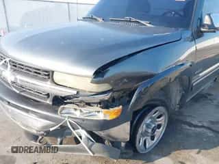 2002 Chevrolet Silverado 1500 LS z VIN 1GCEK14T12E143281, wystawiony jako IAAI lot #43197831 z przebiegiem 241 904 mil mil oraz . Historia ofert i sprzedaży dostępna na DreamBid. Obrazek 6.