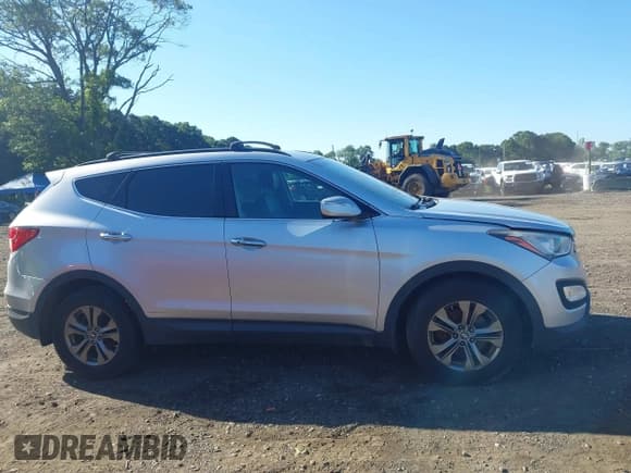 ✅ 2014 Hyundai Santa Fe • VIN: 5XYZUDLB4EG205418 • Lot: 43058157. Listed on IAAI with 137,818 mi. Free auction sales archive from the USA and detailed vehicle history report at DreamBid. Image 13.