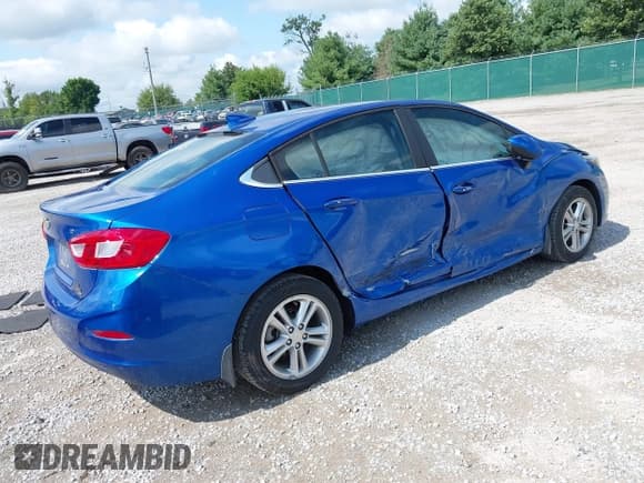 ✅ 2017 Chevrolet Cruze LT • VIN: 1G1BE5SM4H7236038 • Лот: 42935801. Опубликован ранее на IAAI с пробегом 112 882 миль. Бесплатный доступ к архиву аукционных продаж из США и подробный отчёт об истории автомобиля на DreamBid. Изображение 4.