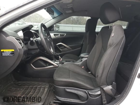 ✅ 2016 Hyundai Veloster • VIN: KMHTC6ADXGU278816 • Lot: 76687833. Wystawiony na Copart z przebiegiem 80 242 mil. Bezpłatny archiwum sprzedaży aukcyjnych z USA i szczegółowy raport historii pojazdu na DreamBid. Zdjęcie 7.