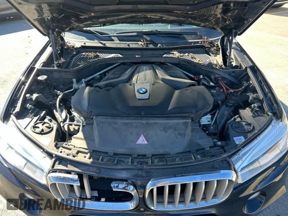 ✅ 2018 BMW X5 xDrive50i • VIN: 5UXKR6C53J0U15306 • Lot: 48483915. Wystawiony na Copart z przebiegiem 61 734 mil. Bezpłatny archiwum sprzedaży aukcyjnych z USA i szczegółowy raport historii pojazdu na DreamBid. Zdjęcie 6.