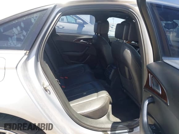 ✅ 2016 Audi A6 Premium • VIN: WAUFFAFC0GN076036 • Lot: 42242476. Wystawiony na IAAI z przebiegiem 129 313 mil. Bezpłatny archiwum sprzedaży aukcyjnych z USA i szczegółowy raport historii pojazdu na DreamBid. Zdjęcie 8.