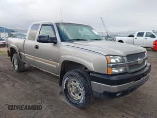 ✅ 2003 Chevrolet Silverado 2500HD LS • VIN: 1GCHK29U33E286917 • Lot: 43442116. Wystawiony na IAAI z przebiegiem 273 361 mil. Bezpłatny archiwum sprzedaży aukcyjnych z USA i szczegółowy raport historii pojazdu na DreamBid. Zdjęcie 1.